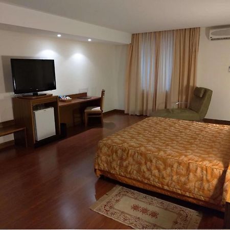Master Plaza Hotel 바르바세나 외부 사진